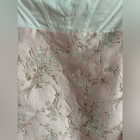 Corset Jacquard Mini Dress w puff sleeves - Picture 3 of 8